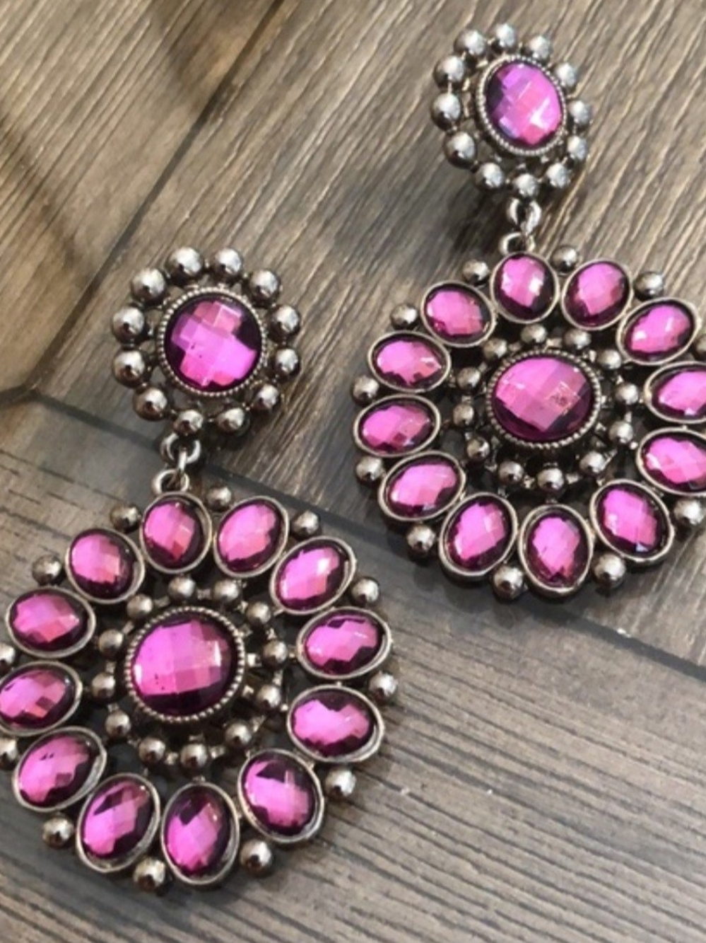 Elegant Silver-Tone Pink Gun METAL Earrings